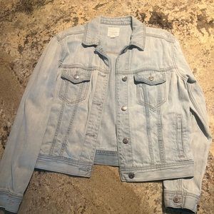 Light washed Jean jacket, shorter fit
